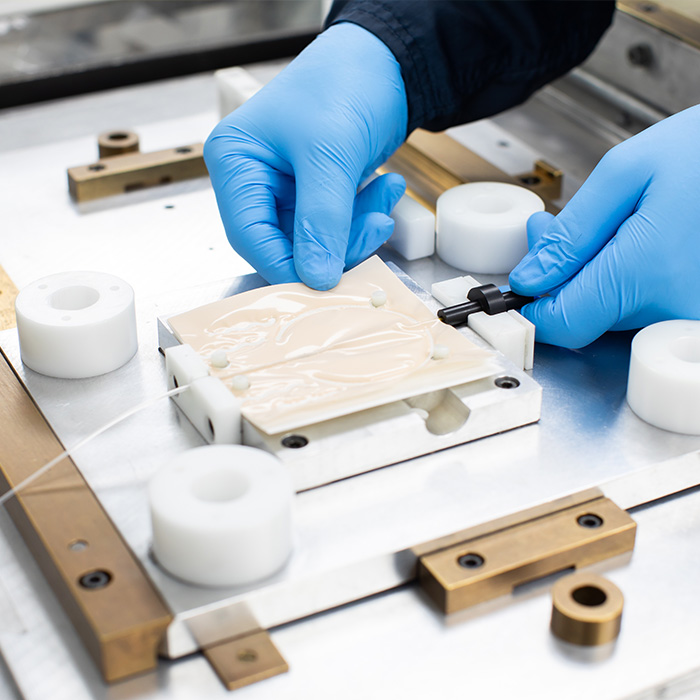 Máy hàn siêu âm nhựa với các tiêu chuẩn của ngành y tế