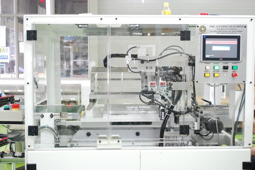 Máy cắt bản mạch tự động chuyên dụng do CNC VINA thiết kế và chế tạo