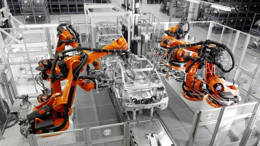 Robot Kuka trong ngành sản xuất ô tô