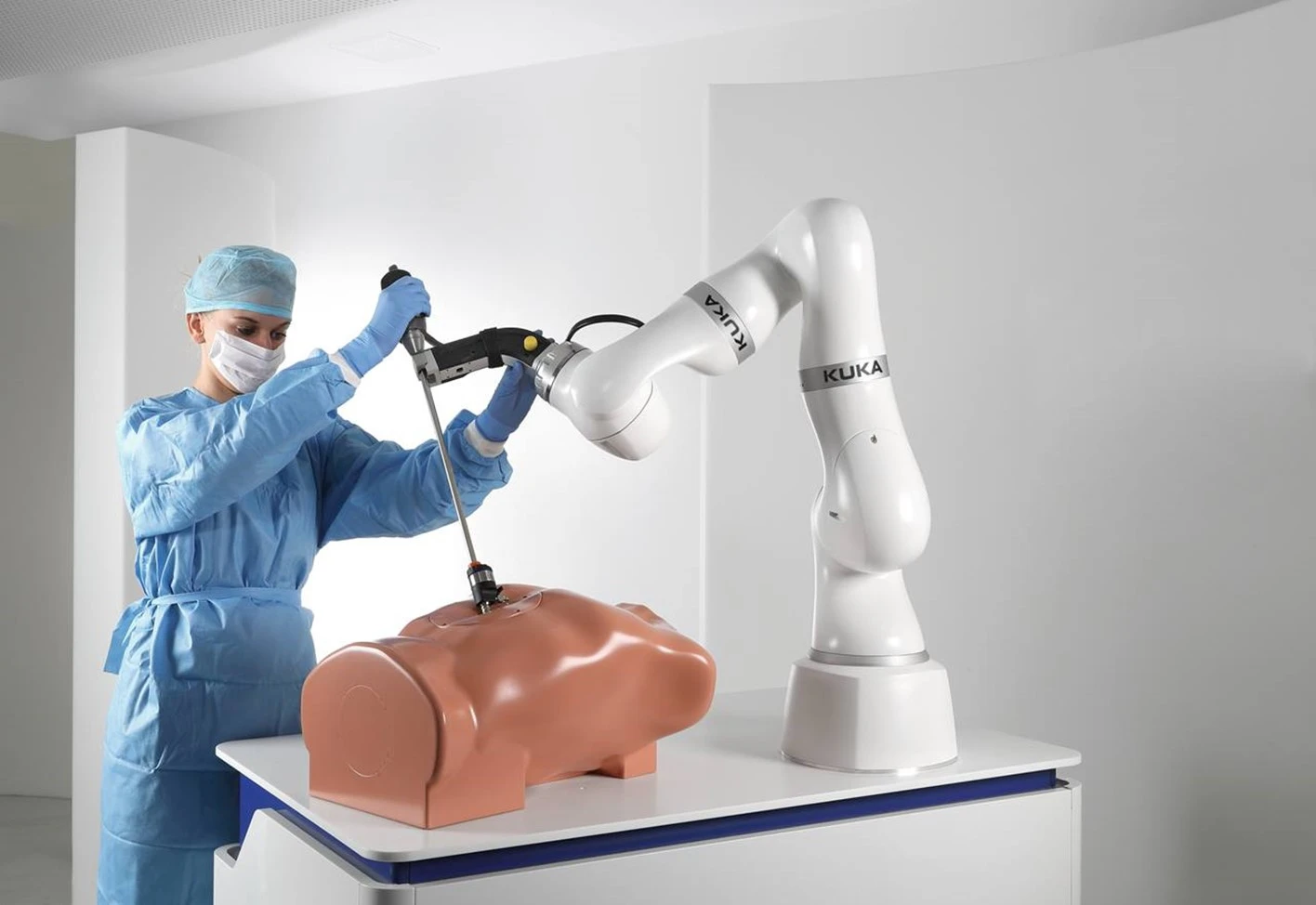 Robot Kuka trong ngành chăm sóc sức khỏe