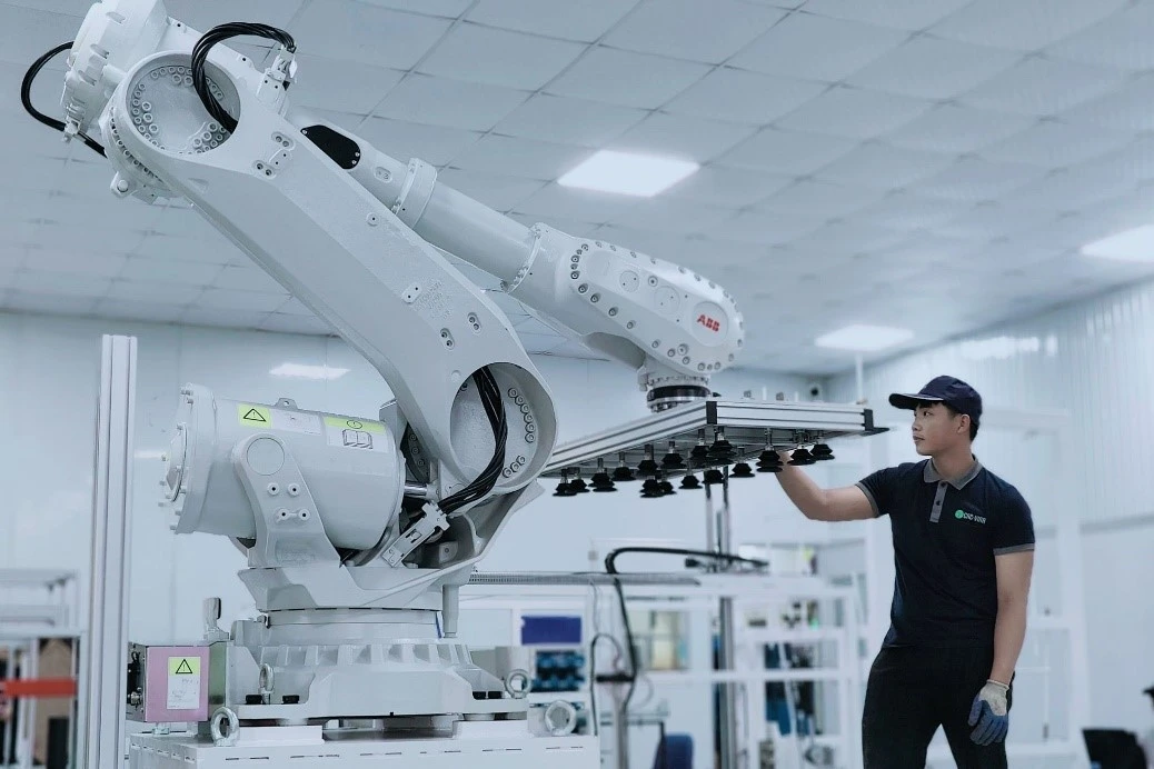 Tác động của robot công nghiệp đến tự động hóa công việc và lực lượng lao động