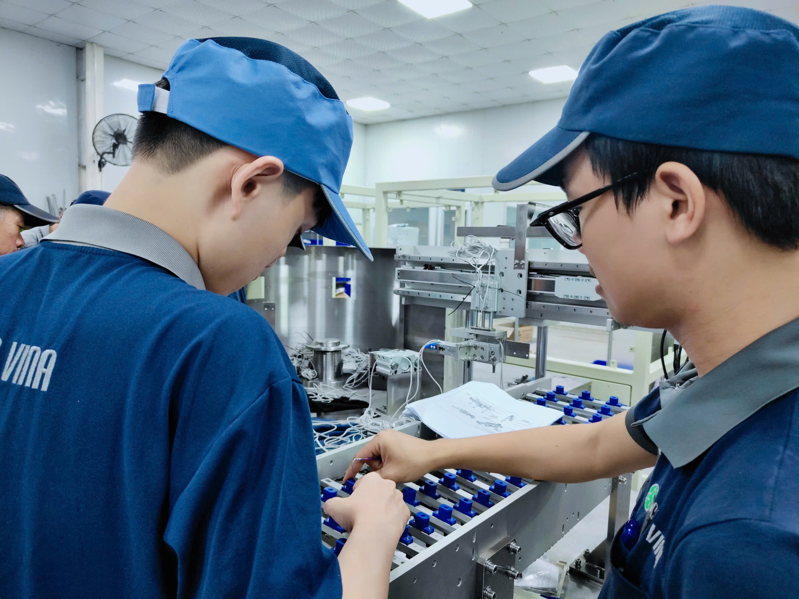 CNC VINA tạo điều kiện để sinh vi&ecirc;n thực tập được trải nghiệm thực tế