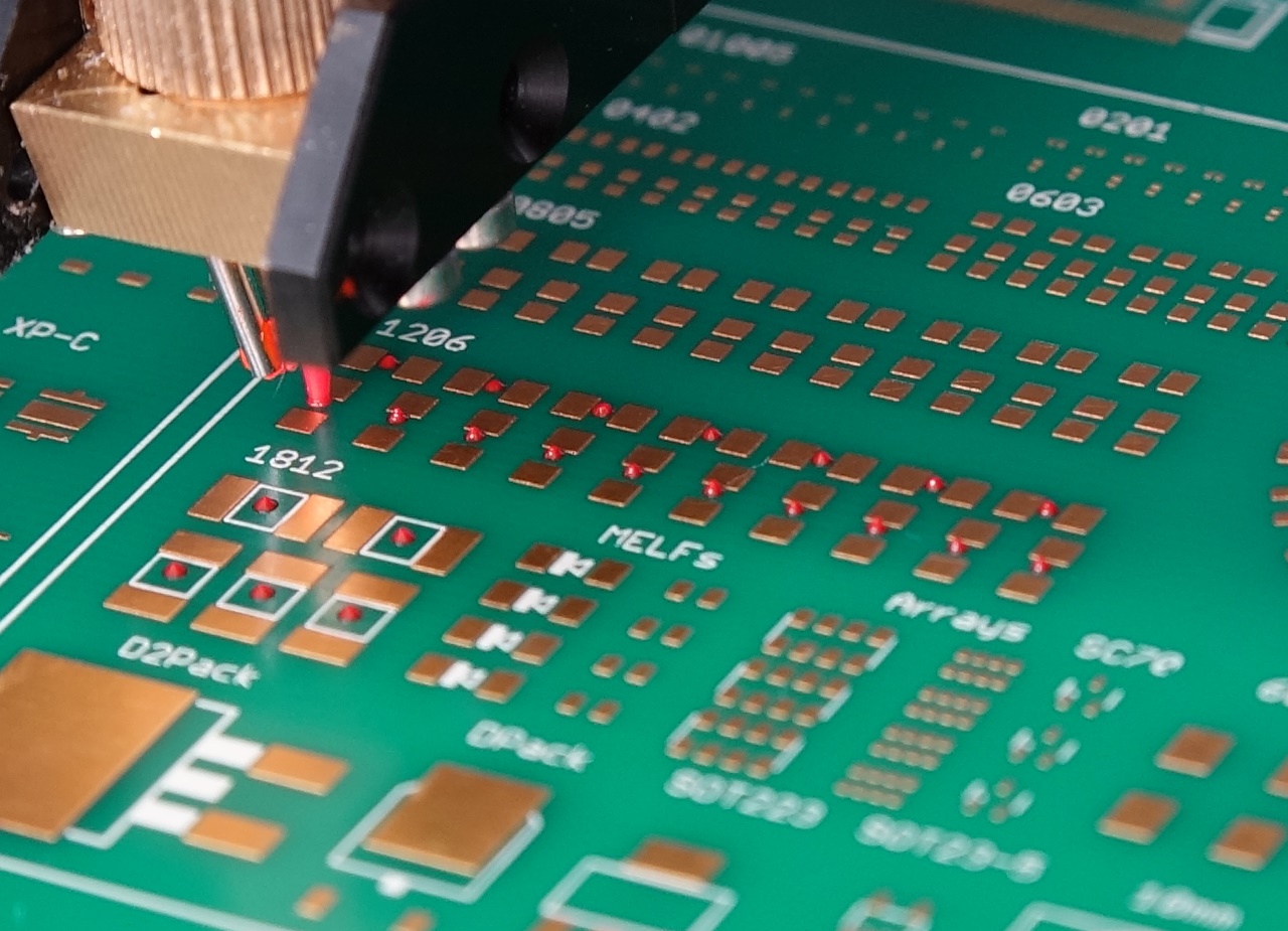 Tra keo tren bang mach PCB