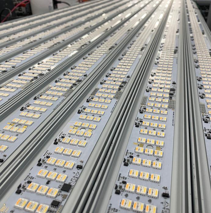 Công đoạn nên tự động hóa trong dây chuyền sản xuất đèn LED Cong doan nen tu dong hoa trong day chuyen san xuat den LED