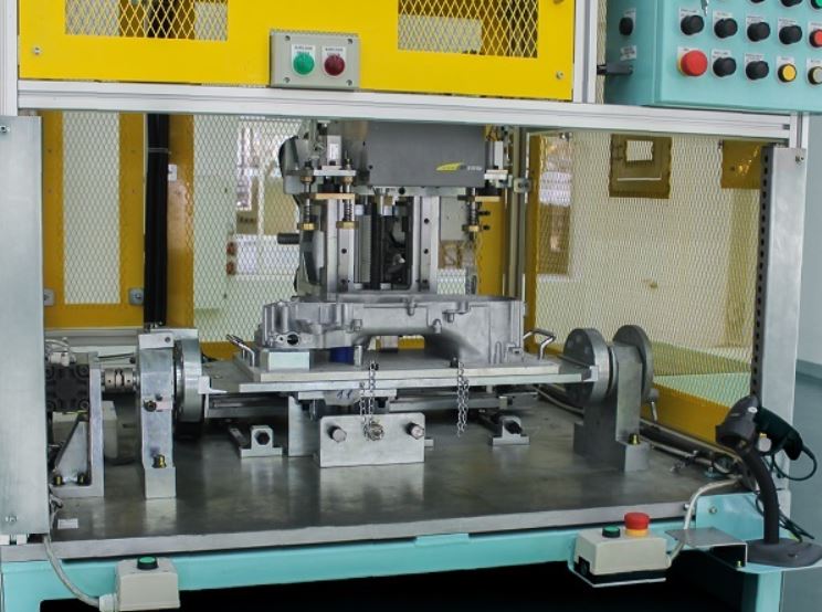 Máy khắc số động cơ CNC VINA