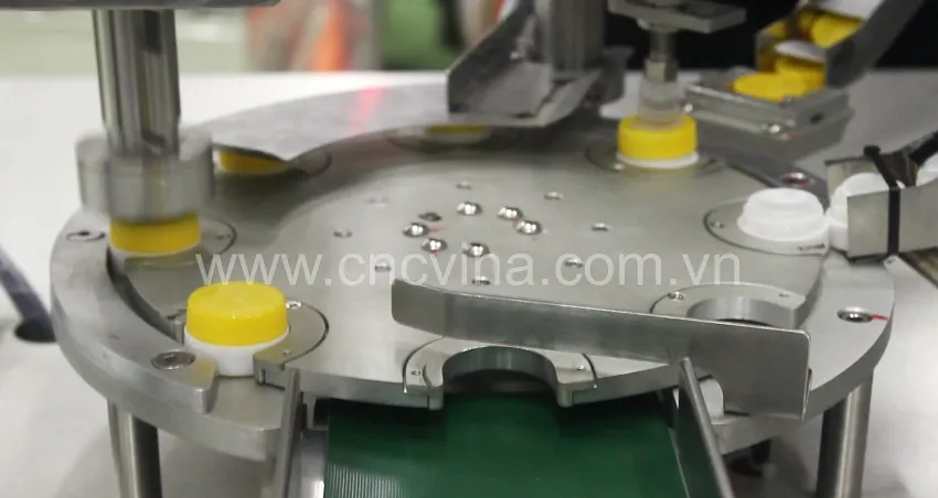 Automatic bottle capping machine manufactured by CNC VINA