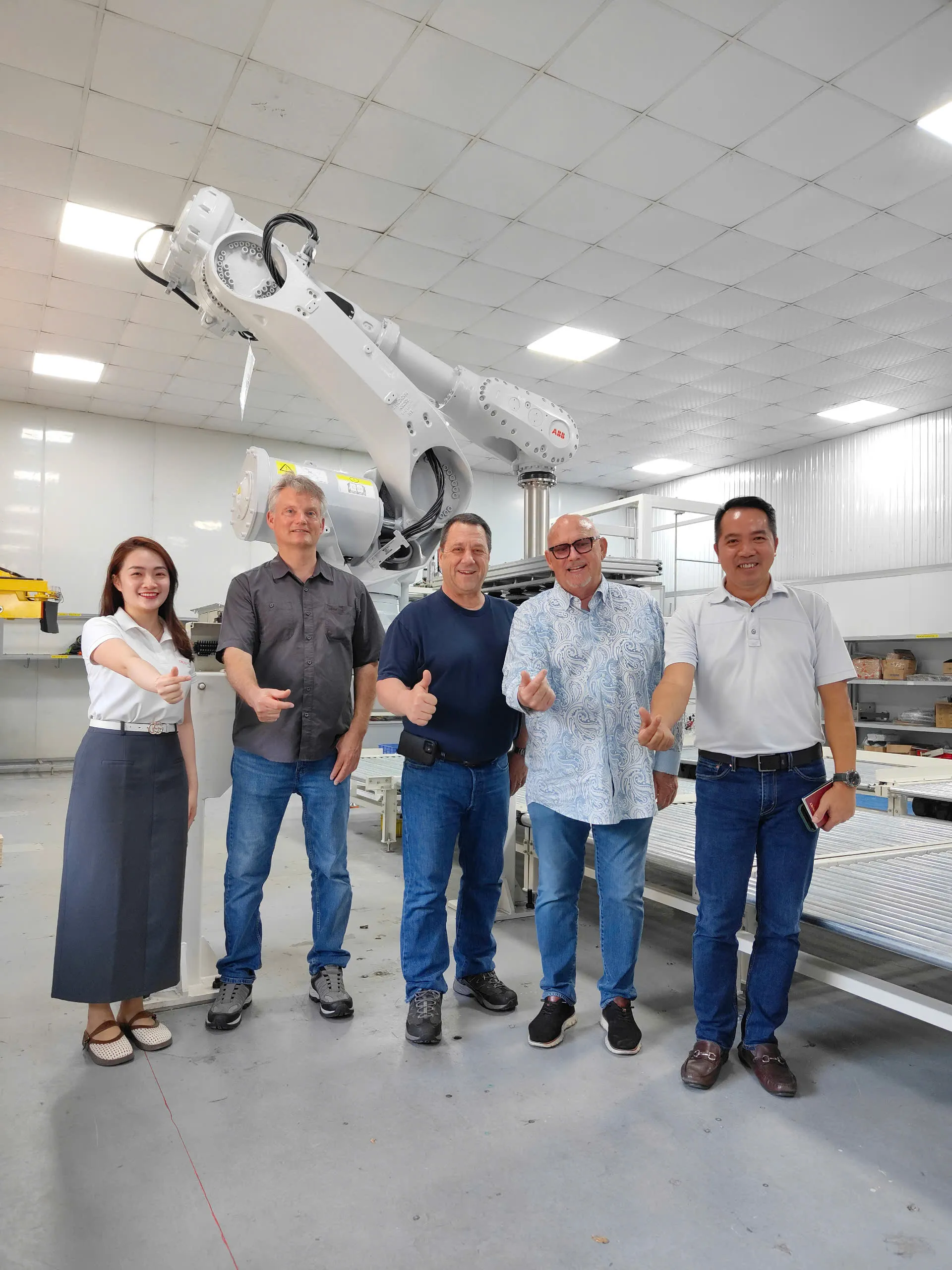 CNC VINA is honored to welcome the German delegation for a visit and working session