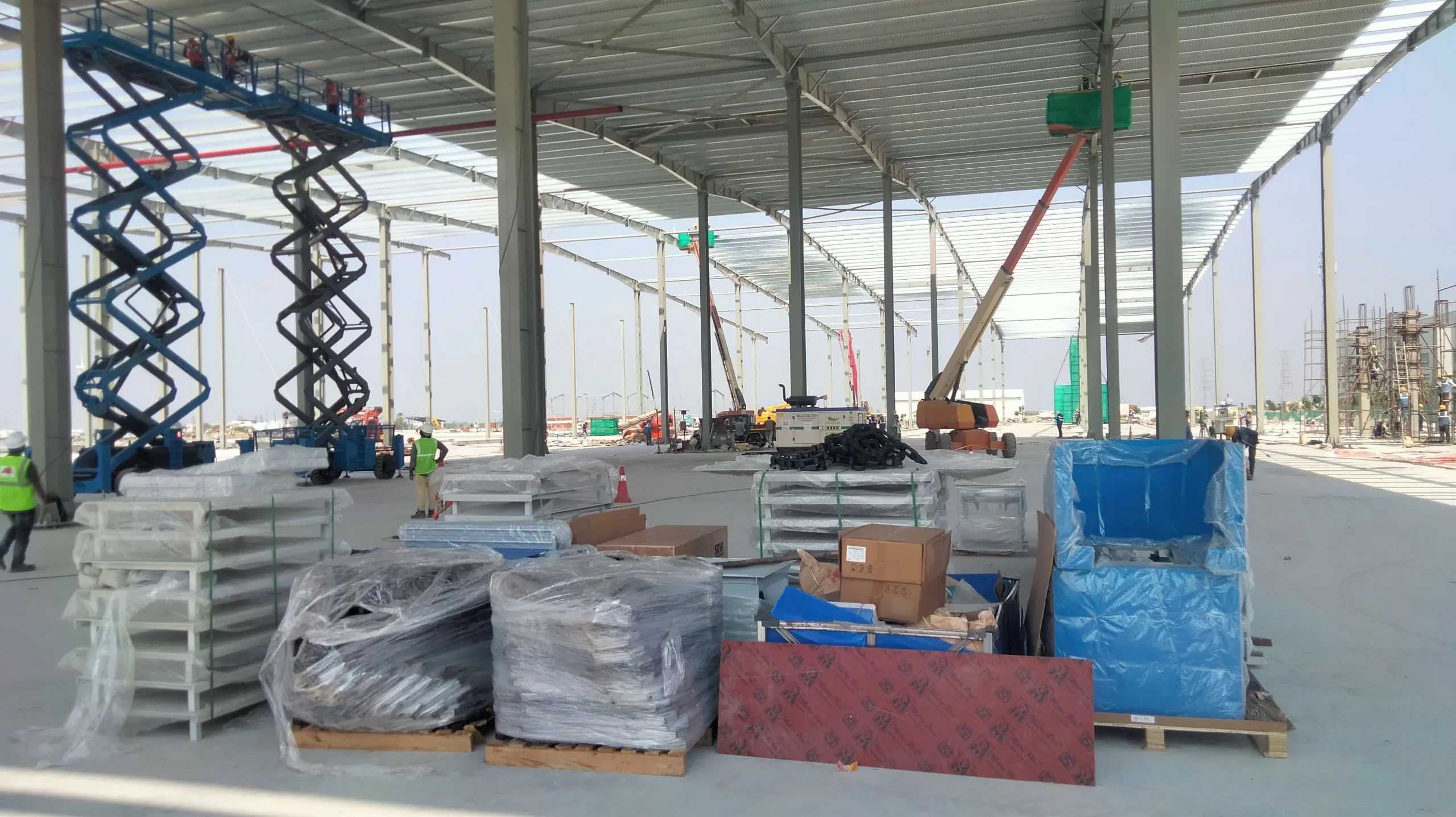 hang chuc container hang duoc van chuyen da cap ben