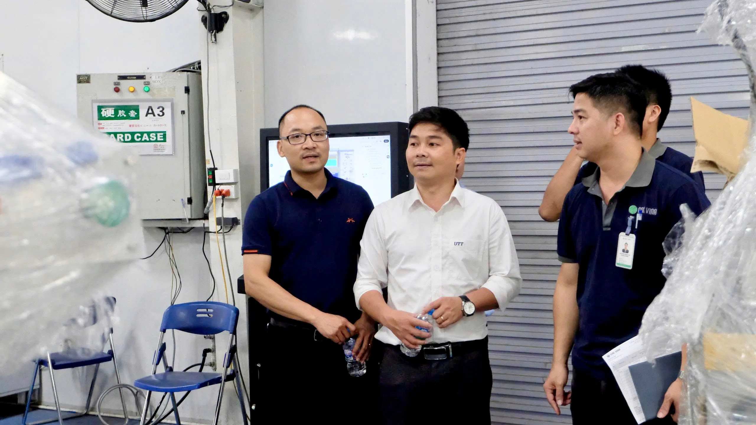 thay giao va cac ban sinh vien duoc trao doi truc tiep kinh nghiem thuc tien