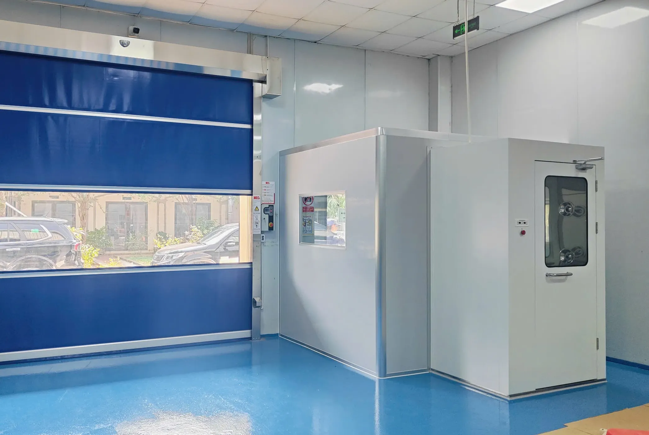 Buồng thổi khí Air Shower tại phòng sạch CNC VINA buong thoi khi air shower tai phong sach cnc vina