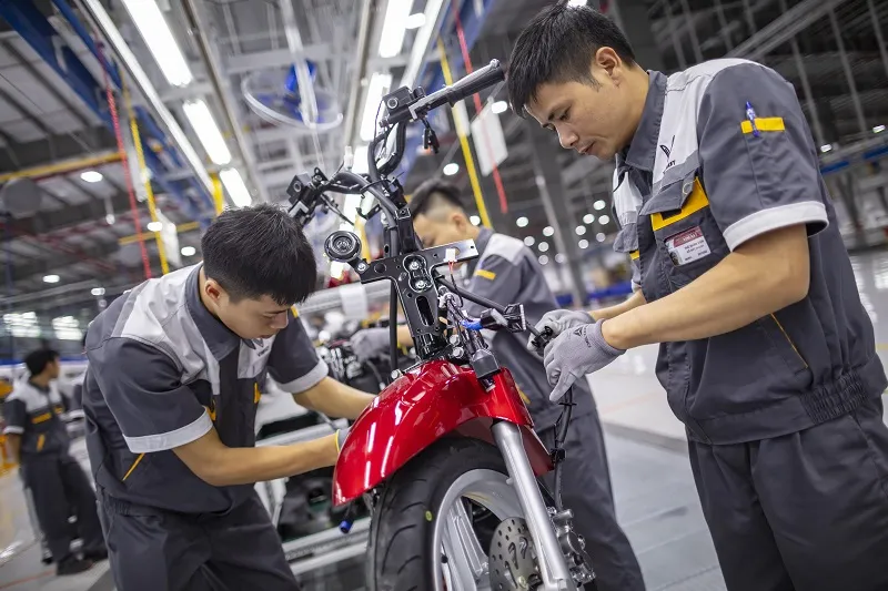 Bát phốt xe máy điện là gì? Vai trò của máy ép bát phốt trong dây chuyền xe máy điện