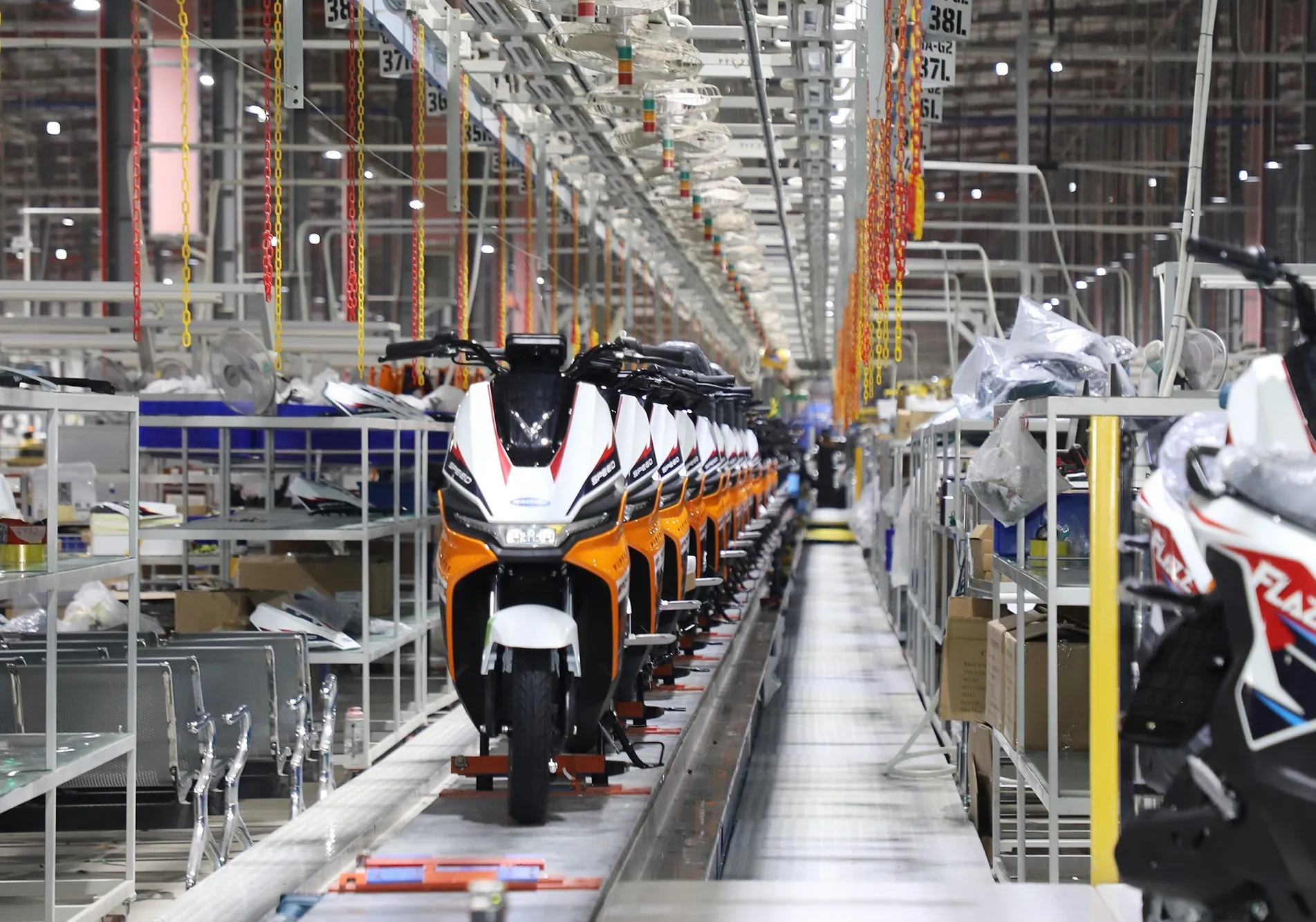 Vì sao ngành công nghiệp phụ trợ xe máy điện đang phát triển mạnh?