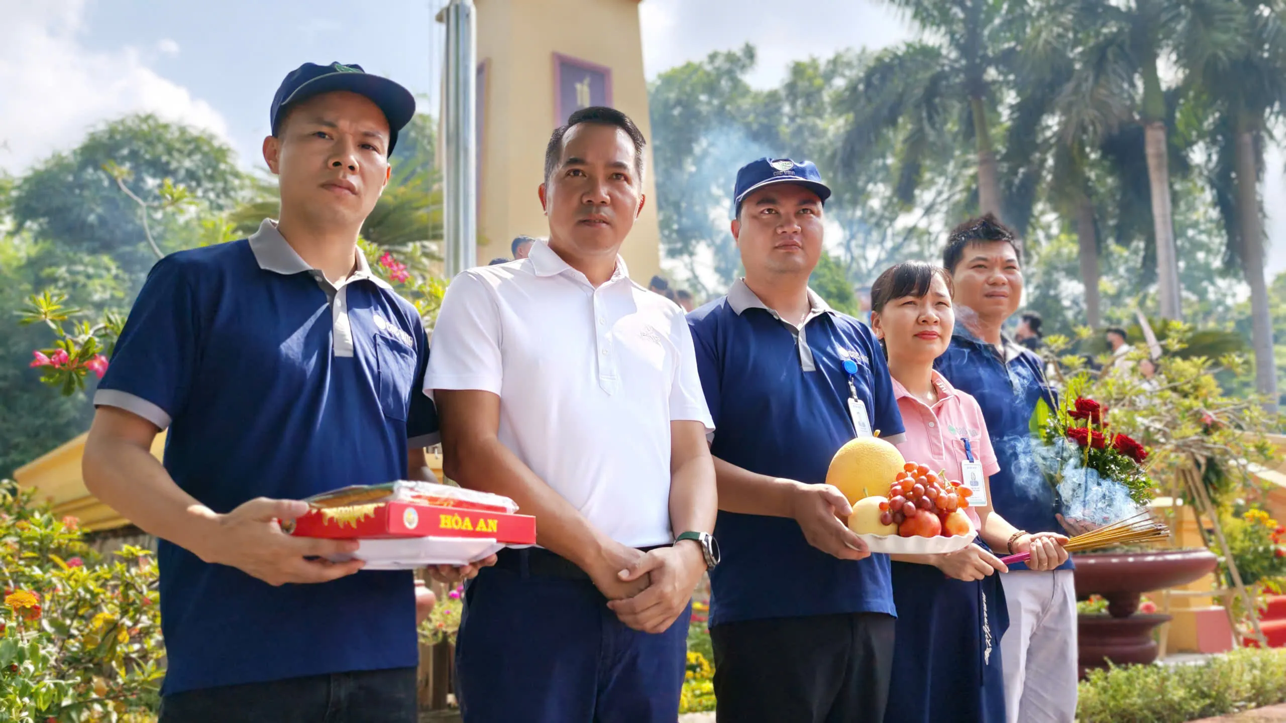 CNC VINA b&agrave;y tỏ l&ograve;ng th&agrave;nh k&iacute;nh trước sự hi sinh của thế hệ cha &ocirc;ng