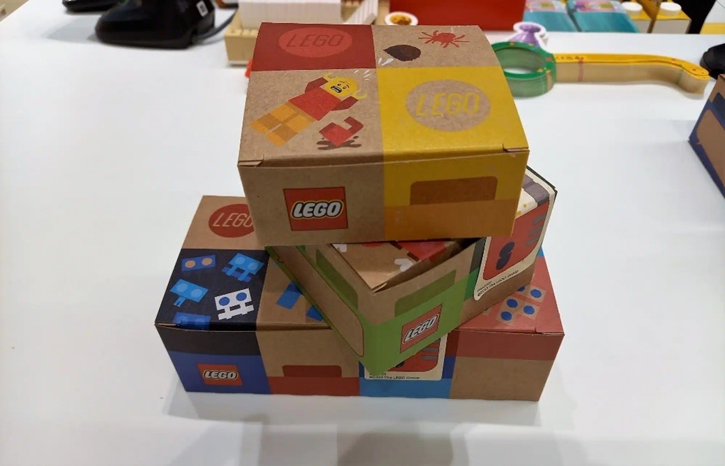 Thùng carton đựng đồ chơi Lego